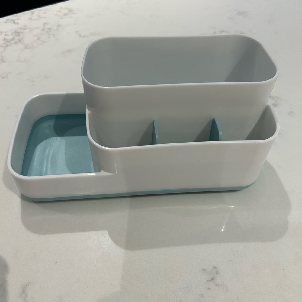 NWOT White and Blue Bathroom Organizer